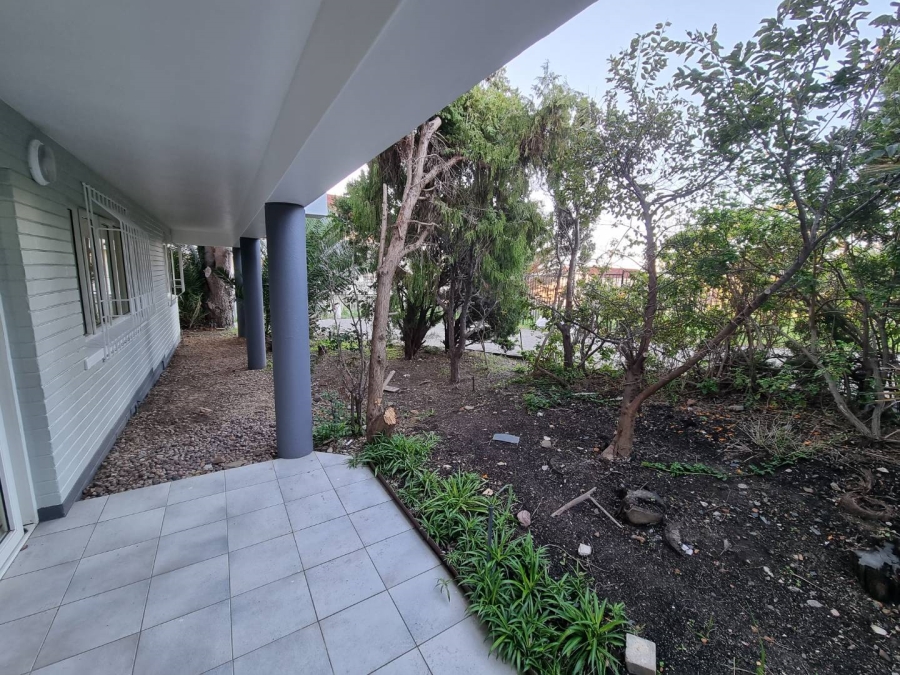 To Let 3 Bedroom Property for Rent in Vredehoek Western Cape
